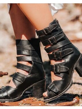 Gorgeous Freebird By Steven Bond Heeled Strappy Zip Up Sandals - Black - Sz 8